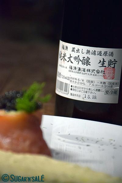 Une entrée de fête fine, délicate et accompagnée de saké japonais