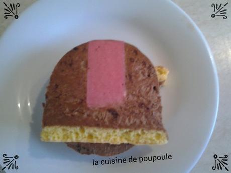 Bûche à la mousse au chocolat et son insère framboise au Kitchenaid Bûche à la mousse au chocolat et son insère framboise au Kitchenaid