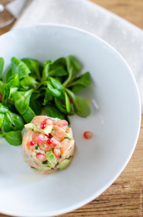 Tartare de saumon, grenade et avocat Tartare de saumon, avocat et grenade