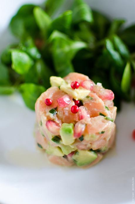 Tartare de saumon, grenade et avocat Tartare de saumon, avocat et grenade