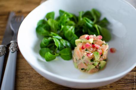 Tartare de saumon, grenade et avocat Tartare de saumon, avocat et grenade