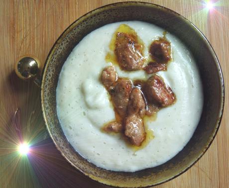 Velouté de topinambour vanillé, foie gras poêlé Velouté de topinambour vanillé, foie gras poêlé