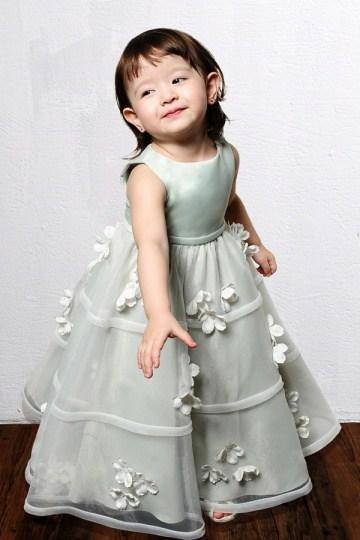 Robe cortège fille pour la petit ange lumineux Robe cortège fille pour la petit ange lumineux