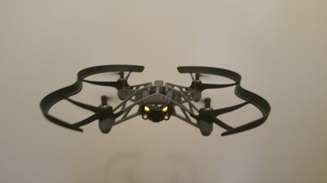 Test : Mini Drone Parrot Airborne Night 20151223_115312