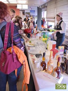 Un cocktail avec le calvados Père Malgoire et ses amuse-bouches Un cocktail avec le calvados Père Malgoire et ses amuse-bouches