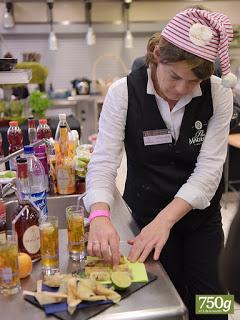 Un cocktail avec le calvados Père Malgoire et ses amuse-bouches Un cocktail avec le calvados Père Malgoire et ses amuse-bouches