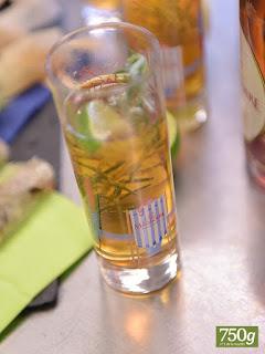 Un cocktail avec le calvados Père Malgoire et ses amuse-bouches Un cocktail avec le calvados Père Malgoire et ses amuse-bouches