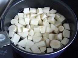 SUPREME DE PINTADE FERMIERE SUR MOUSSELINE DE PANAIS AU FOIE GRAS P1260103