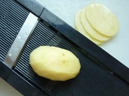 SUPREME DE PINTADE FERMIERE SUR MOUSSELINE DE PANAIS AU FOIE GRAS P1260104