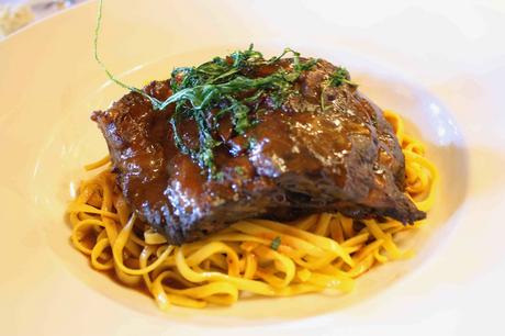 Joue de bouf braisée, fettucine aux fines herbes © P.Faus Joue de bouf braisée, fettucine aux fines herbes © P.Faus