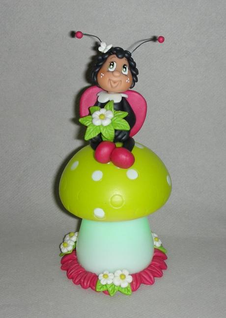 Veilleuse led avec P'tite coccinelle en porcelaine froide Veilleuse led avec P'tite coccinelle en porcelaine froide