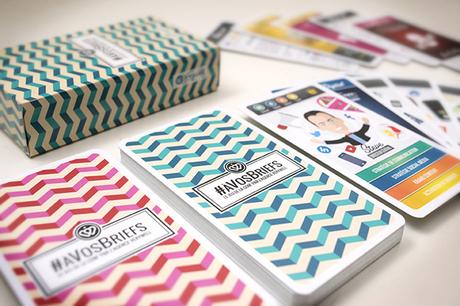 #AVosBriefs, le premier jeu de société sur les métiers de la Com’ avosbriefs1