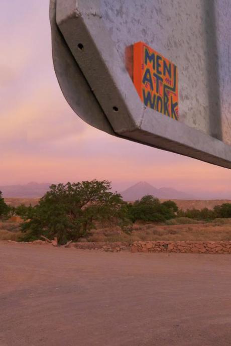 Men at work au Chili Tarek San Pedro de Atacama 2 janv 16 1(1)