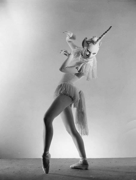 En 1953. Jean Cocteau créait La Dame à la licorne au Theater-am-Gärtnerplatz. La nouvelle exposition du Deutsches Theatermuseum nous le rappelle.