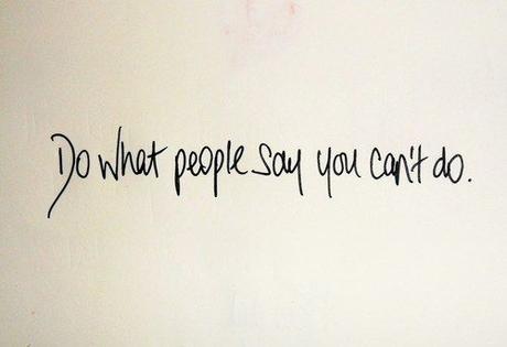 Je ne suis pas sportive et je lance comme une fille Je ne suis pas sportive et je lance comme une fille