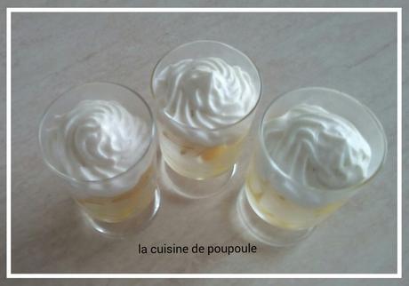 Verrine à l'ananas et chantilly à la vanille Verrine à l'ananas et chantilly à la vanille