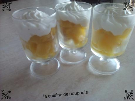Verrine à l'ananas et chantilly à la vanille Verrine à l'ananas et chantilly à la vanille