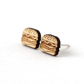 Zoom sur les puces d'oreilles http://www.lesfollesmarquises.com/product/puces-d-oreilles-burger