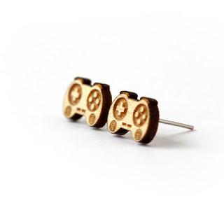 Zoom sur les puces d'oreilles http://www.lesfollesmarquises.com/product/puces-d-oreilles-manette
