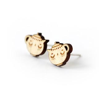 Zoom sur les puces d'oreilles http://www.lesfollesmarquises.com/product/puces-d-oreilles-theiere