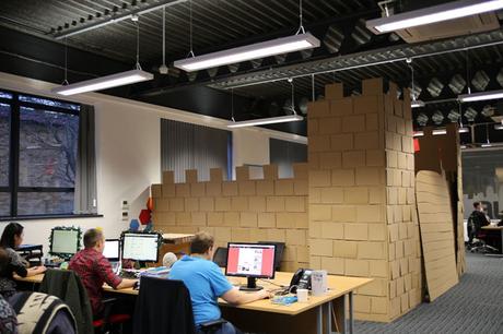 giant-cardboard-castle-viking02