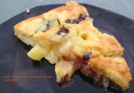 Gateau Ananas - Kiwis - Pépites de Chocolat SAM_0532