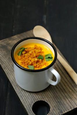 Soupe de carottes aux épices , au tahin et lentilles corail Soupe de carottes aux épices , au tahin et lentilles corail