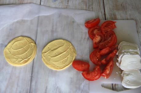 Recette de minis tartes fines tomates chèvre express à réaliser en 5 minutes