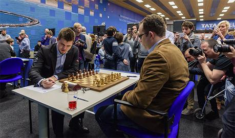 3ème victoire consécutive de Magnus Carlsen, cette fois contre Pavel Eljanov  - Photo © Alina L'Ami 