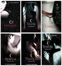 Top Ten Tuesday 26.01.16 : Les 10 couvertures VO pour lesquelles vous seriez prêt à vendre l'un de vos reins pour les posséder la maison de la nuit