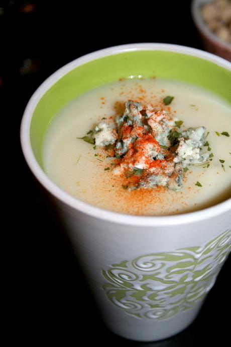 VELOUTE DE CHOUX FLEURS ET ROQUEFORT VELOUTE DE CHOUX FLEURS ET ROQUEFORT