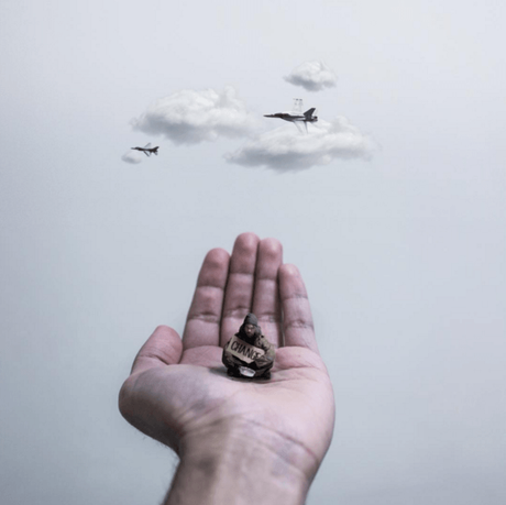 Il utilise ses mains pour réaliser des scènes artistiques bluffantes ! Il utilise ses mains pour réaliser des scènes artistiques bluffantes !