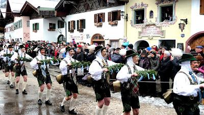 Carnaval: jeudi fou à Mittenwald. Unsinniger Donnerstag in Mittenwald