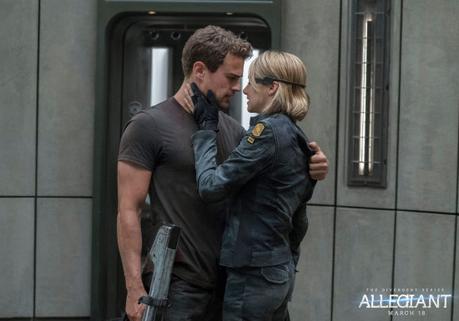 Nouveau poster de Divergente 3 : Au-delà du mur! Divergente 3 - Allegiant - still 22 - Quatre et Tris