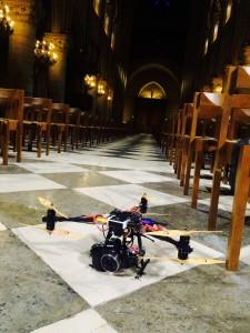 Un drone dans Notre-Dame