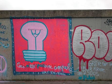 magritteampoule.JPG, fév. 2016 magritteampoule.JPG