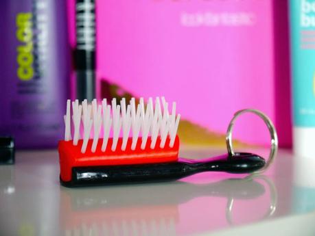 Le récap’ de ma Lookfantastic Love Box Mini-keyring-brush-Denman-Lookfantastic-Love-Box-Charonbellis-blog-beaute