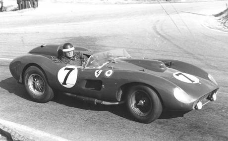 MOTEURS : La Ferrari 335 S Spider bat les records à Paris dfgh