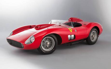 MOTEURS : La Ferrari 335 S Spider bat les records à Paris lo195