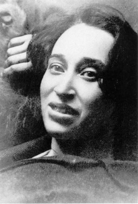 Pouvoir explosif enfermé dans le noyau des poèmes Pouvoir explosif enfermé dans le noyau des poèmes