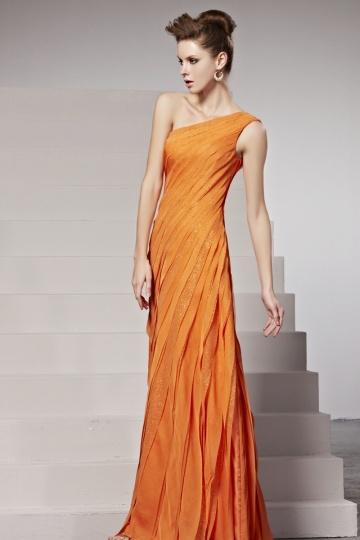 Robe de soirée en couleur simple mais chic Robe orange asymetrique plissée en mousseline.jpg