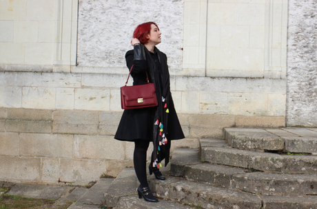 Croquer la pomme – la robe Bizzbee blog-mode-nantes-manteau-noir-long-naf-naf
