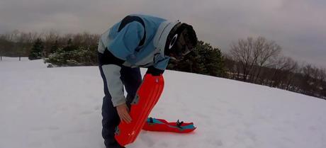 Cette start-up a créé « Sled Legs », un pantalon conçu pour faire de la luge sur les genoux !