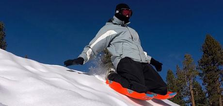 Cette start-up a créé « Sled Legs », un pantalon conçu pour faire de la luge sur les genoux !