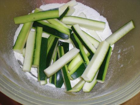 FRITES DE COURGETTES AU PARMESAN CIMG1003