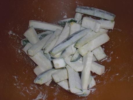 FRITES DE COURGETTES AU PARMESAN CIMG1004