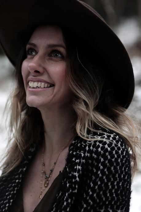 Winter Bohemian, It’s a date! Snow Boho Outfit 07