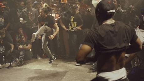 Le krump ou danser pour exprimer la non-violence dans un style agressif Le krump en mode foule