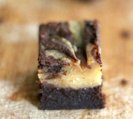 Brownies et cheesecake au beurre de cacahuète dans un seul gâteau