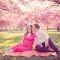 Séance photo future maman sous les cerisiers – Photographe maternité Versailles